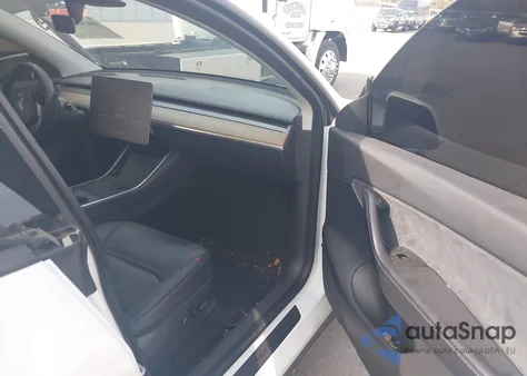 2021 Tesla Model Y Standard Range Rear-Wheel Drive z USA, uszkodzony, nr VIN 5YJYGDED9MF105600